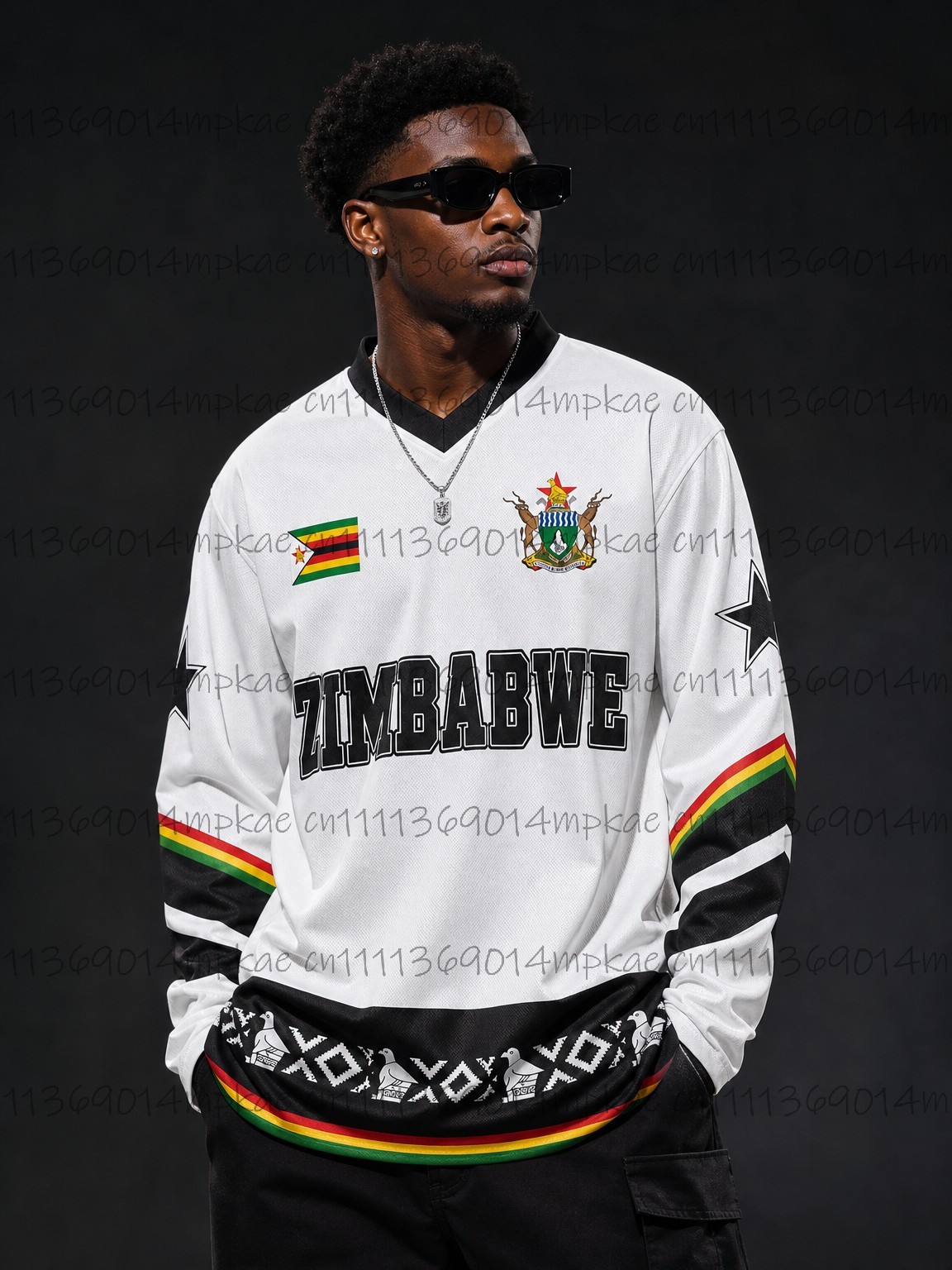Street Fashion For Man - Herbstliches Herren-T-Shirt mit V-Ausschnitt und Langen