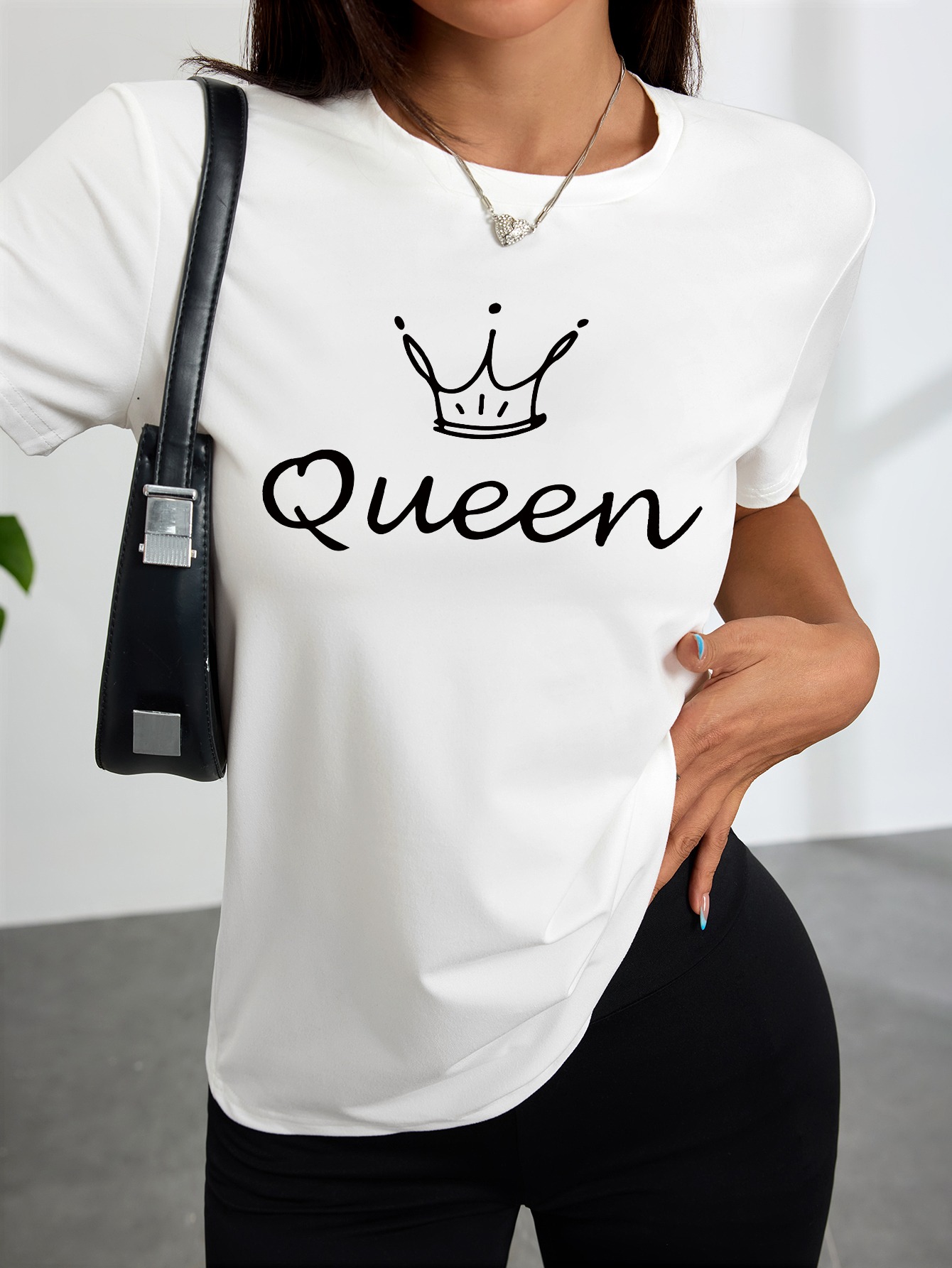 Weißes Damen-T-Shirt mit Crown – Queen Street Fashion Bewertung und Preis